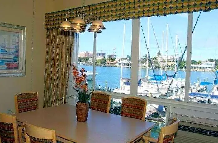 Chart House And Marina Motel 3*