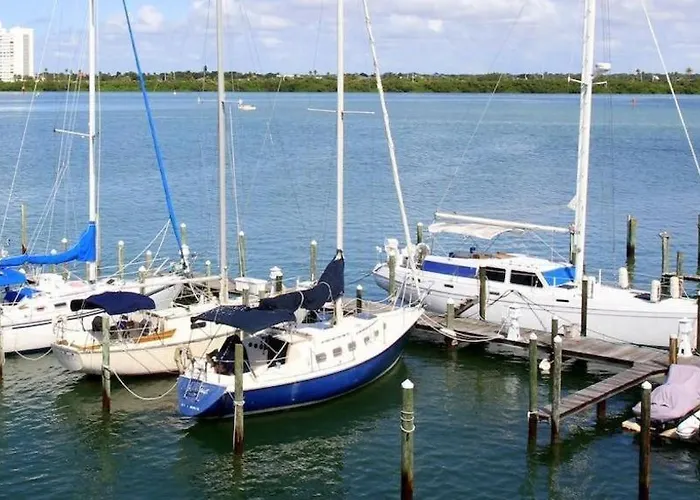 Chart House And Marina 3*