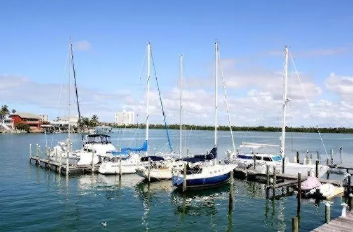 Chart House And Marina 3*