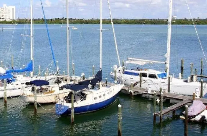 Chart House And Marina Motel 3*